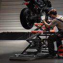 VEVOR Cric de Moto avec Capacité de Charge 680 kg, Pont Élévateur Pneumatique Hauteur de Levage 18-94 cm, Table de Levage de Moto Stable avec Établi Amovible, pour Entretien Réparation Quad VTT - image 9